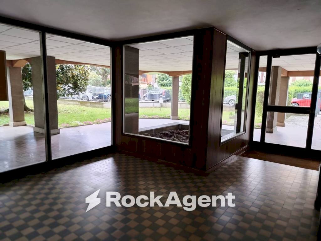 Interno palazzo - Quadrilocale via Alcide de Gasperi, 3A, Travacò Siccomario - foto 2
