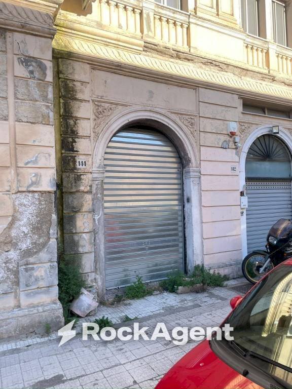 Facciata - Shop via Placida, 144, Messina - photo 1