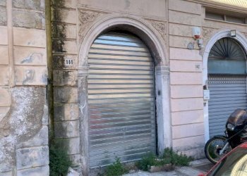 Facciata - Shop via Placida, 144, Messina - photo 1