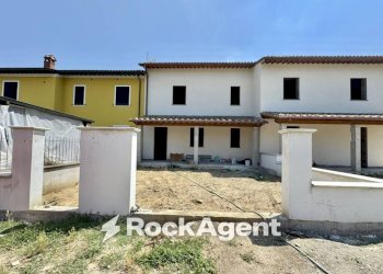Facciata - Villa a Schiera Stradone di Camigliano, Capannori - foto 13