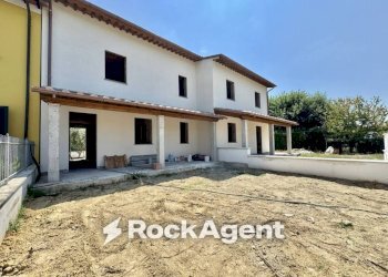 Facciata - Villa a Schiera Stradone di Camigliano, Capannori - foto 19