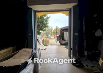 Interno non residenziale - Capannone via delle Industrie, Gallipoli - foto 4