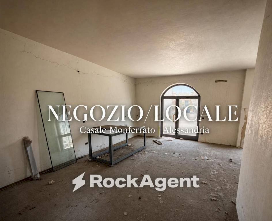 Stanza non arredata - Shop via Guglielmo Massaia, Casale Monferrato - photo 1