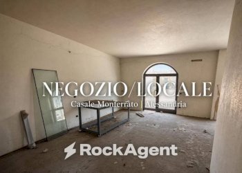 Stanza non arredata - Shop via Guglielmo Massaia, Casale Monferrato - photo 1
