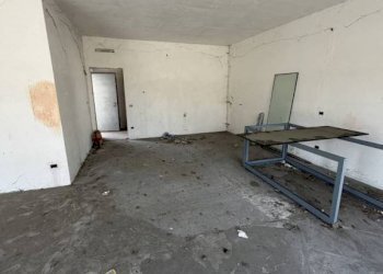 Box auto - Shop via Guglielmo Massaia, Casale Monferrato - photo 18