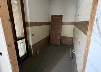 Bagno - Shop via Guglielmo Massaia, Casale Monferrato - photo 24