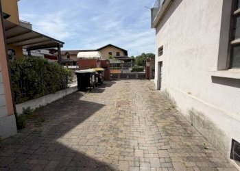 Cortile interno - Shop via Guglielmo Massaia, Casale Monferrato - photo 30