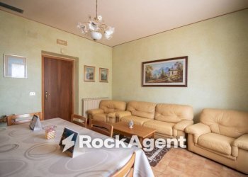 Salone - Independent house Frazione San Ginesio, 91, Arcevia - photo 14