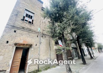 Facciata - Trilocale corso V. Emanuele, 129, Angri - foto 1