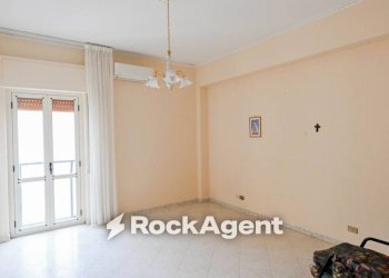 Camera da letto - Three-room apartment via Giovanni Paolo Parisio, 10, Catanzaro - photo 17