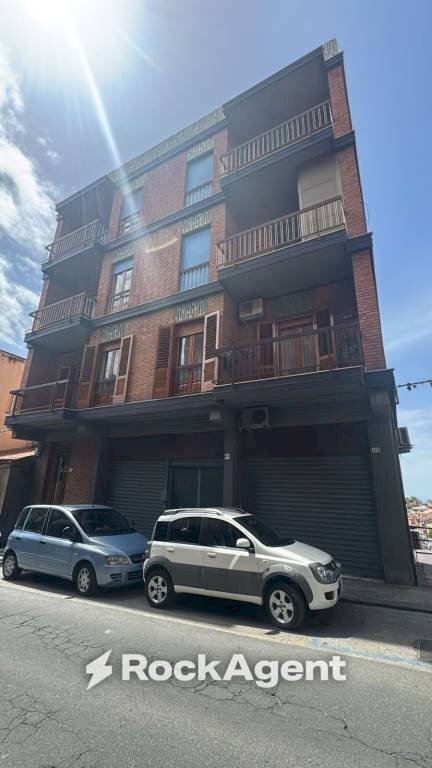 Facciata - Magazzino vico delle Scale, 3, Bronte - foto 1