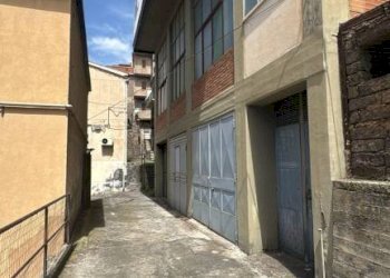 Cortile interno - Magazzino vico delle Scale, 3, Bronte - foto 2