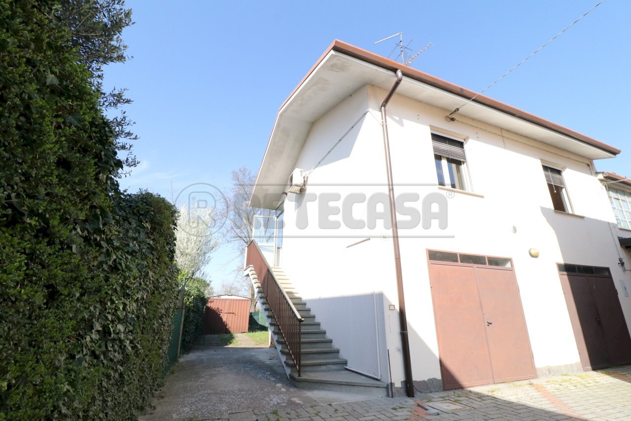 1_Esterno fronte - Three-room apartment Via Giotto 5, Bondeno - photo 1