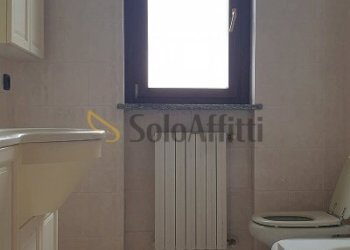 bagno con vasca.jpg - Appartamento via galvani  2, Solaro - foto 9