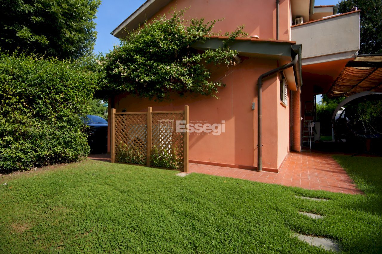 vendesi villetta con giardino lucca2 - Villa Via Pesciatina 1194, Lucca - photo 2