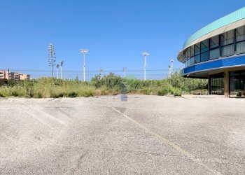 piazzale - Commercial Premises Via Uberto Mondolfi 122, Livorno - photo 7