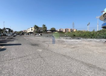 piazzale privato - Commercial Premises Via Uberto Mondolfi 122, Livorno - photo 11