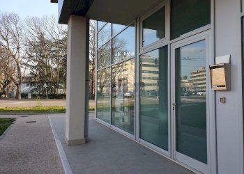 20200217_110858.jpg - Locale Commerciale Viale Gaetano Storchi 513, Modena (zona Circoscrizione 1) - foto 4