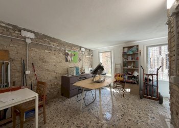 vano - Magazzino Calle de Ca' Donà 2503, Venezia (zona San Polo) - foto 1
