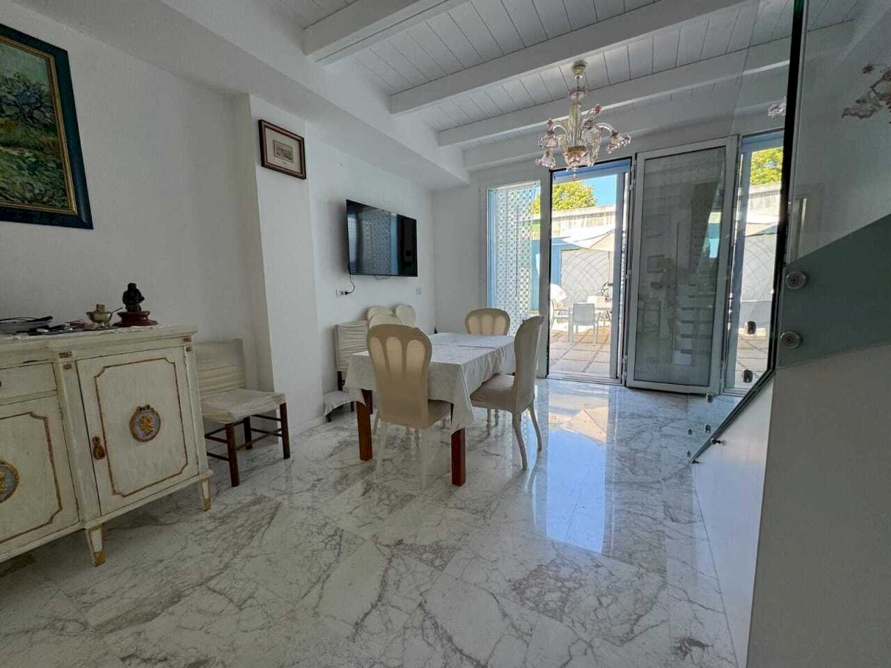0aa31c24-e389-4ace-8f35-8f37fd1caba4 - Townhouse Via Sinistra del Porto, Rimini - photo 2