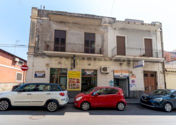 Bottega barriera (2) - Locale Commerciale Via del Bosco, Catania - foto 1
