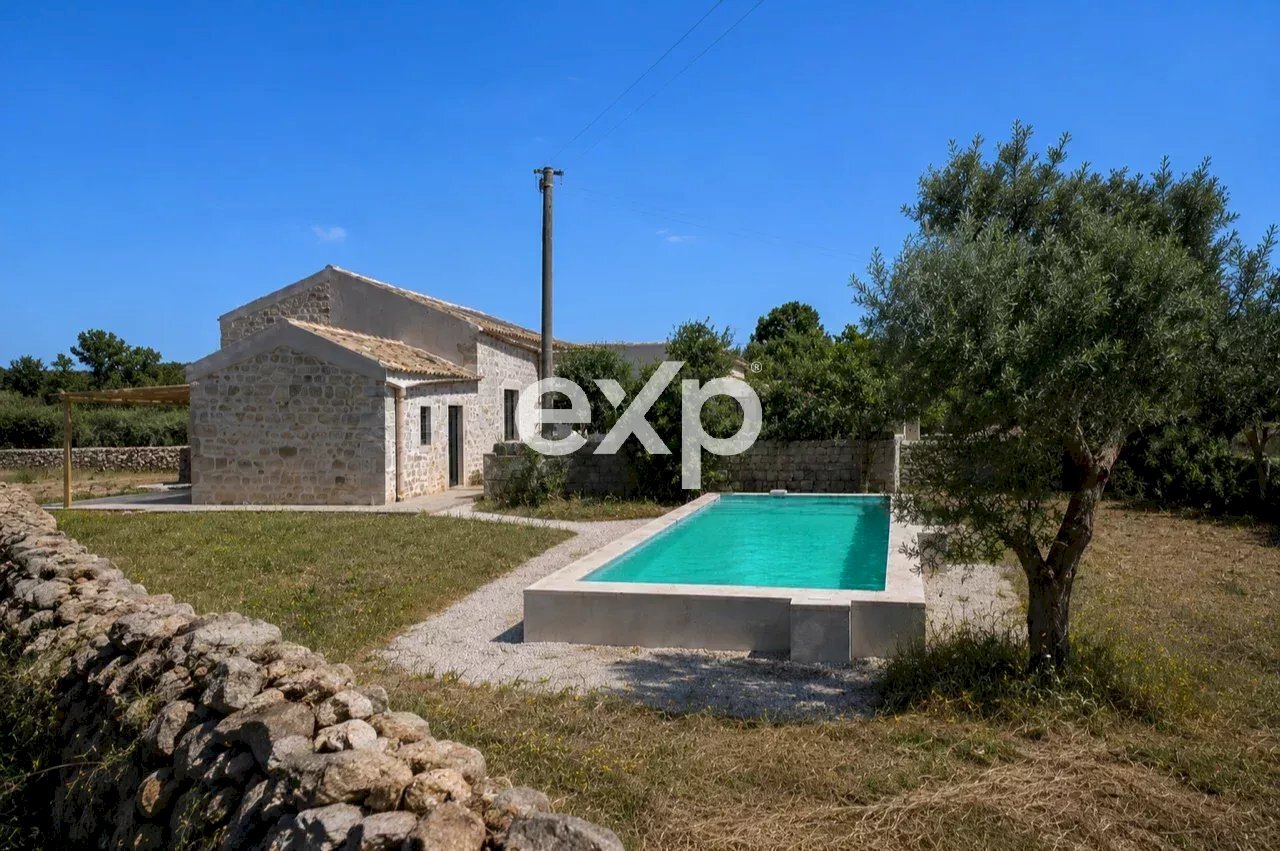 Villa Rosolini - photo 1