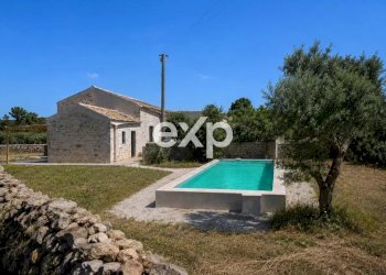 Villa Rosolini - photo 1