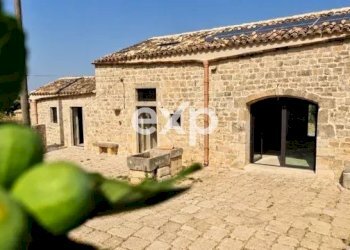 Villa Rosolini - photo 2