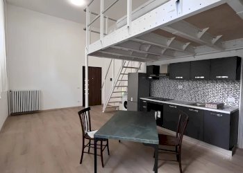 One-room apartment Alzaia Naviglio Pavese, Milano - photo 1