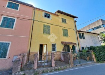 Three-room apartment Via Bartolomeo Parodi, Ceranesi - photo 1
