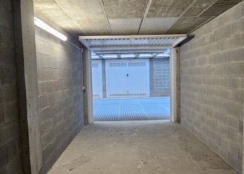 Box via Chambery, Aosta - foto 1