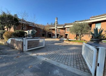 Cortile interno - Villa a Schiera Via del Fiume, frazione Idice, San Lazzaro di Savena - foto 31