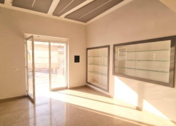 Commercial Premises Mondragone - photo 2