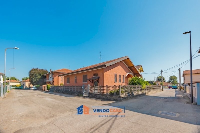 Independent house Carignano - photo 1
