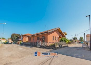 Independent house Carignano - photo 1