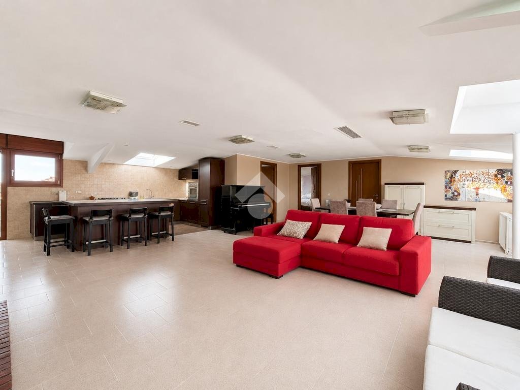 Four-room apartment Via Stupinigi, Nichelino - photo 1