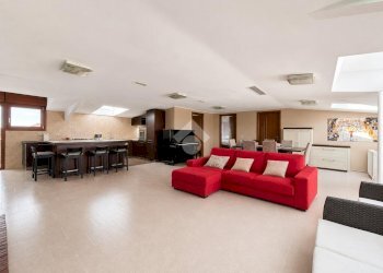 Four-room apartment Via Stupinigi, Nichelino - photo 1