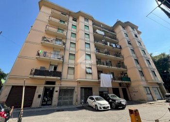 Quadrilocale Via Bolzaneto, Genova (zona Bolzaneto) - foto 1
