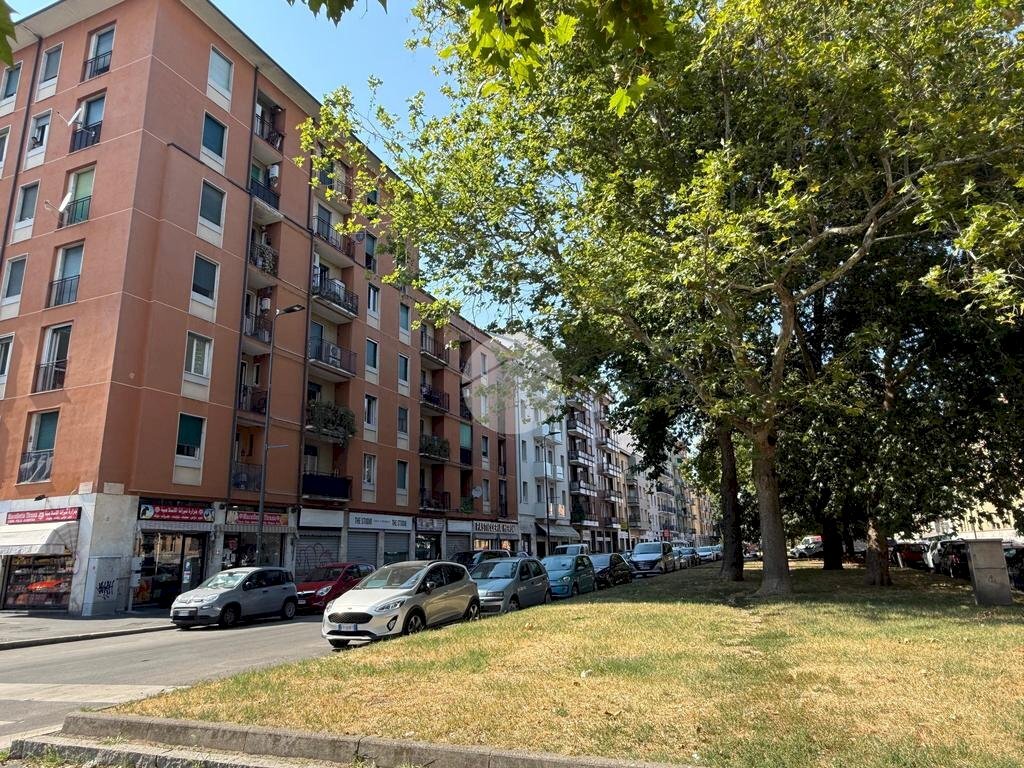 Stable - Palace piazza Tirana, Milano (neighborhood Lorenteggio) - photo 1