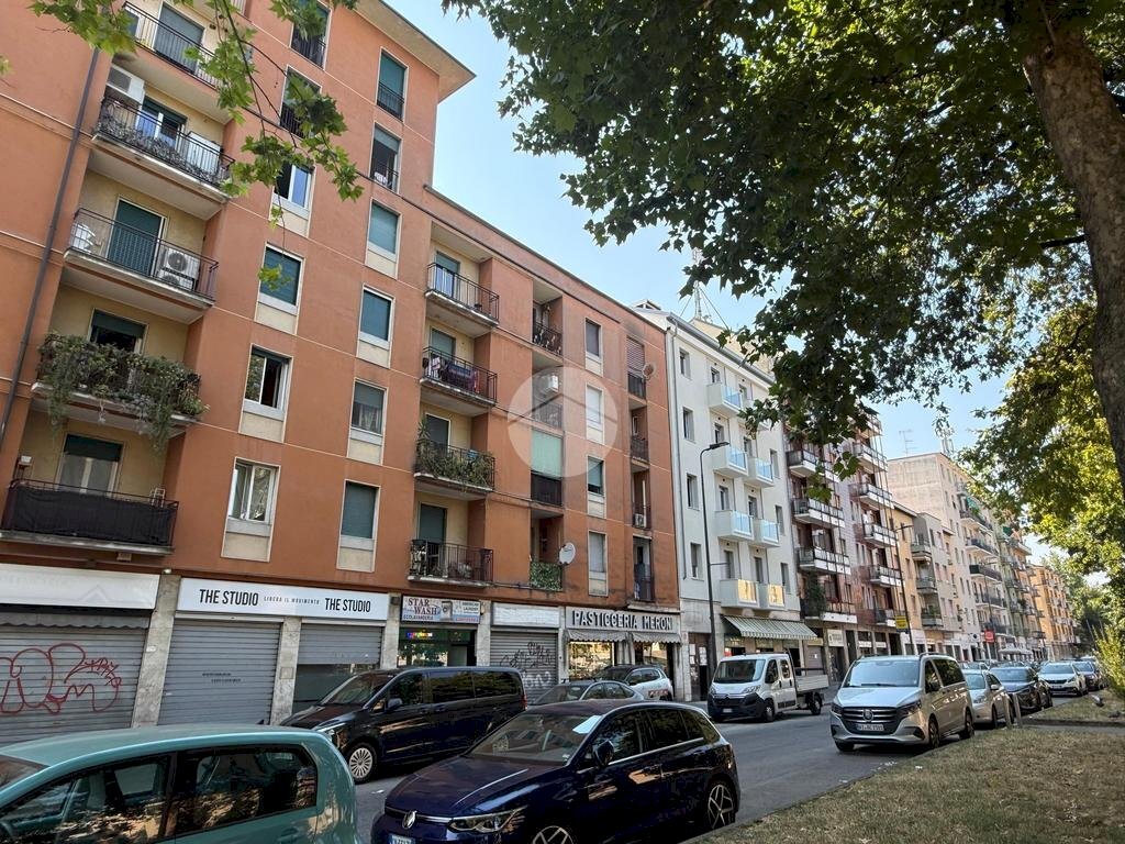 Stable - Palace piazza Tirana, Milano (neighborhood Lorenteggio) - photo 2