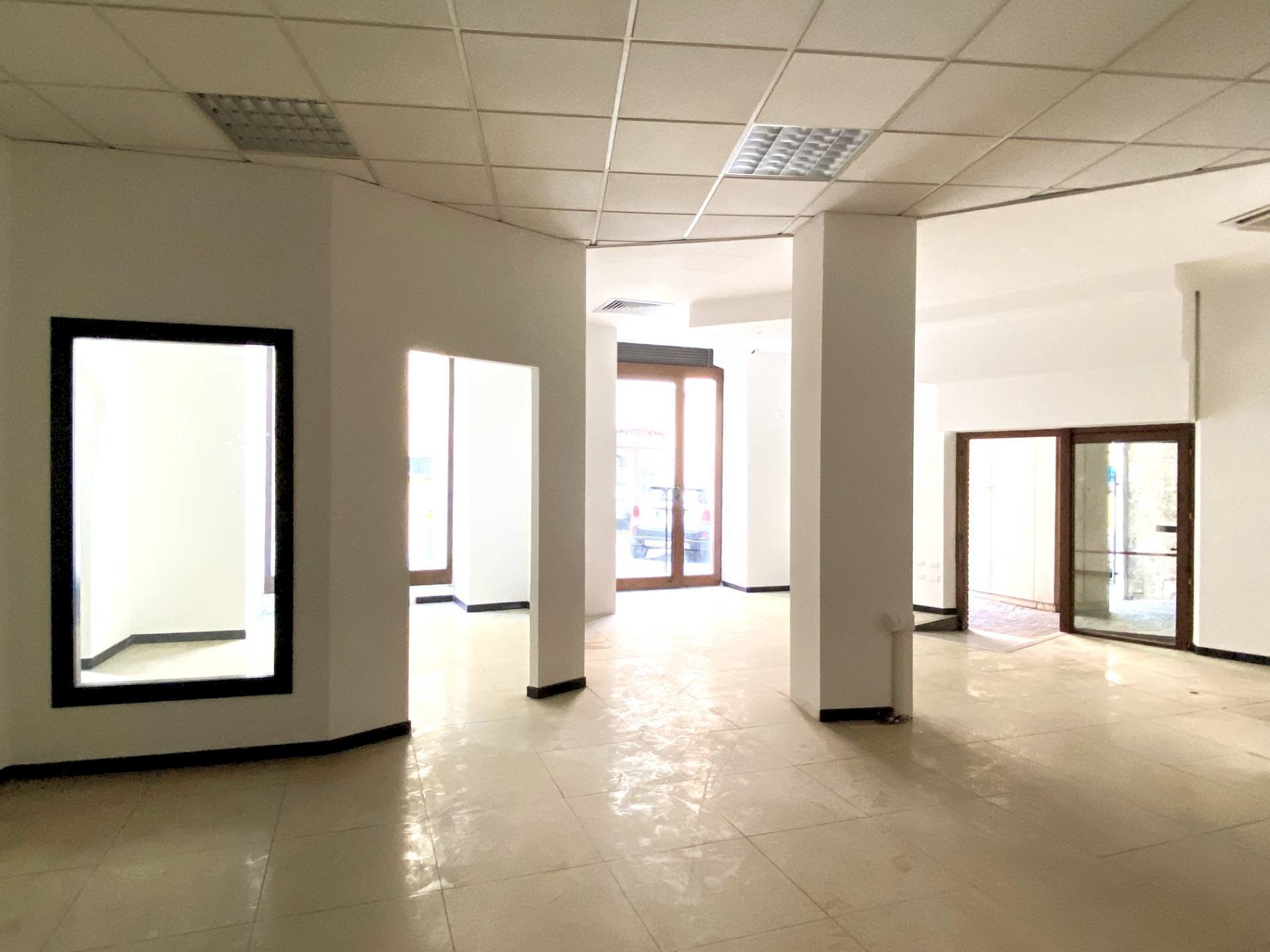 Foto 1 - Commercial Premises VIA ENRICO CIALDINI, Fabriano - photo 1