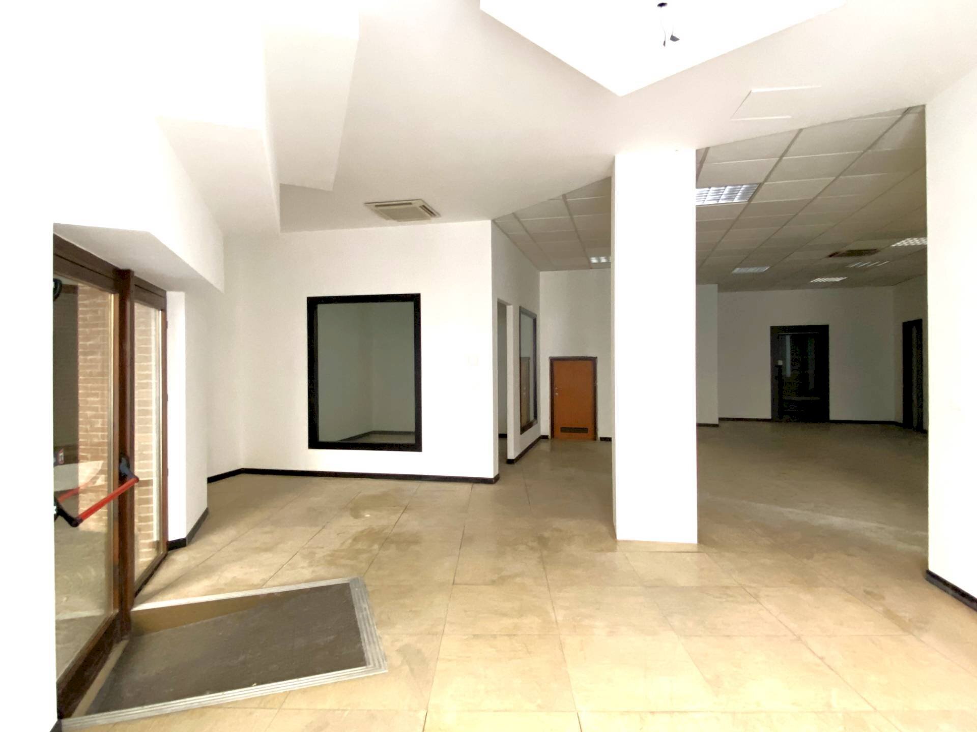 Foto 2 - Commercial Premises VIA ENRICO CIALDINI, Fabriano - photo 2