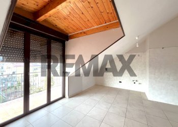 Stanza vuota - Trilocale Via oasi del Sacro Cuore
 
80, Giugliano in Campania - foto 3