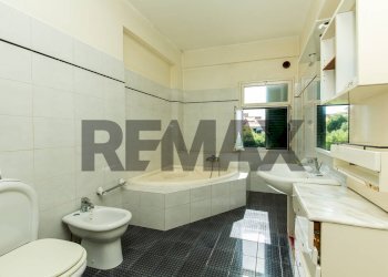 Bagno - Four-room apartment Via Peppino Impastato
 
26, Catania - photo 20