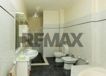 Bagno - Four-room apartment Via Peppino Impastato
 
26, Catania - photo 21