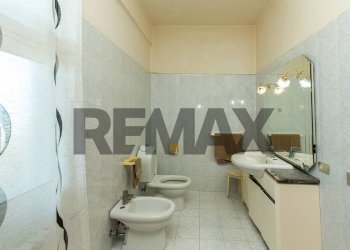 Bagno - Four-room apartment Via Peppino Impastato
 
26, Catania - photo 22