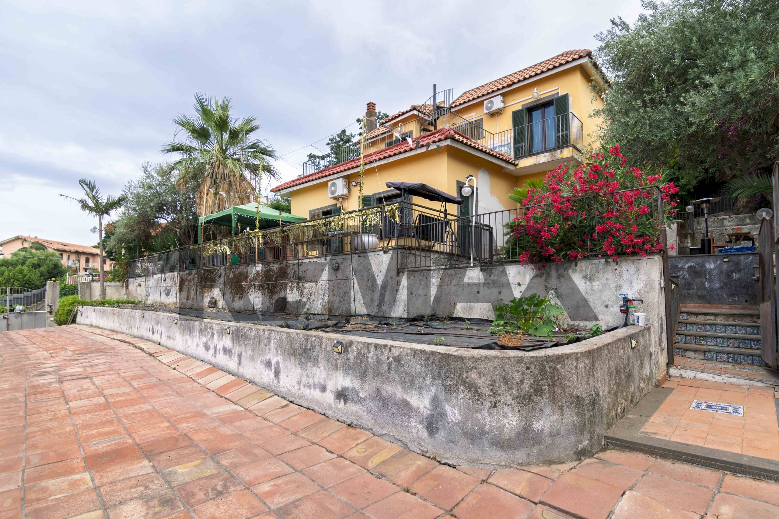 Casa all\'aperto - Villa Via Litteri
 
72, Aci Castello - photo 1