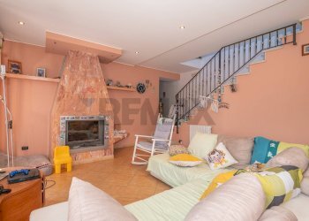 Soggiorno - Apartment Corso Vittorio  Emanuele
 
80, Caltagirone - photo 22