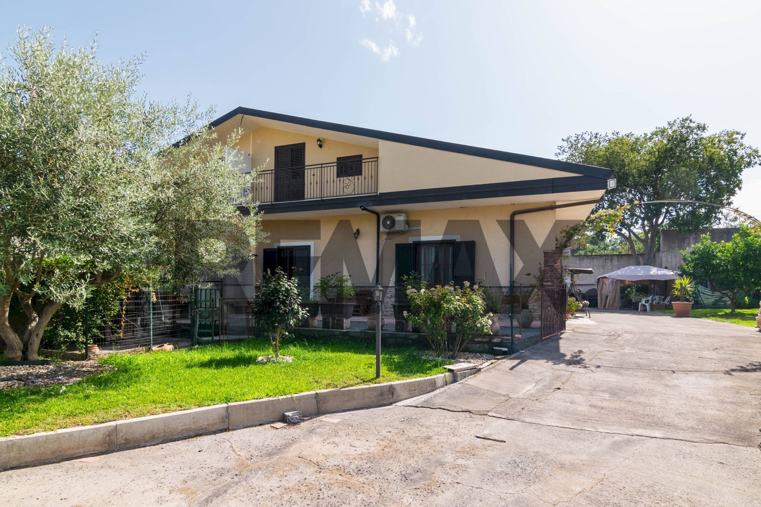 Casa all\'aperto - Villa a Schiera Via Cordovado
 
44, Acireale - foto 1