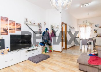 Sala da pranzo - Villa a Schiera Via Cordovado
 
44, Acireale - foto 3
